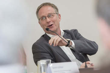 Dr. Christoph Mecking als Moderator beim 12. StiftungsIMPACT zum Thema "Berlin - PLACE TO BE für internationale Stiftungen?" ams 04.04.2019 in der ESV-Akademie in Berlin